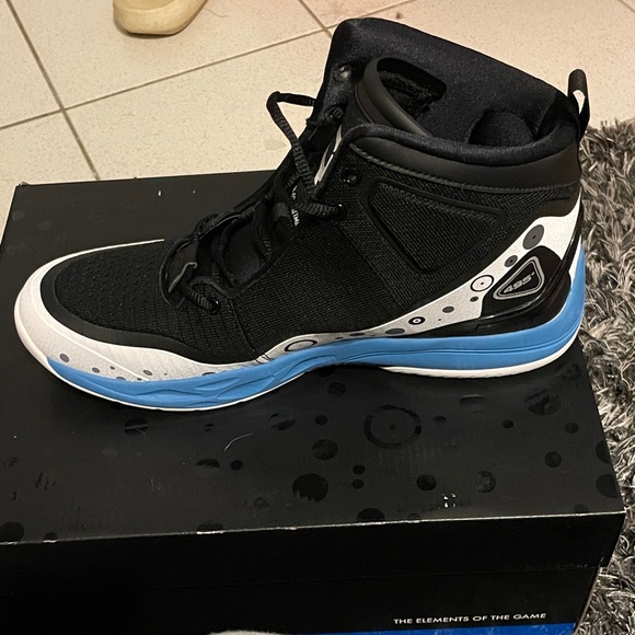 Men's Black and Blue Athletic Shoes - Picture 4 of 7